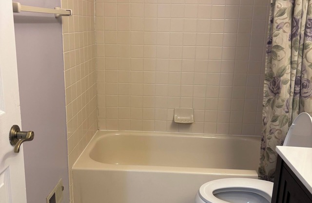 3-bedroom townhome in wonderful Collegeville with AC