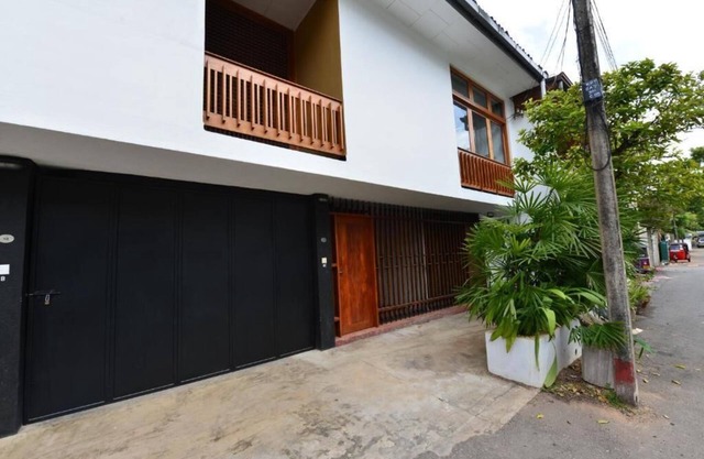 3-Bedroom Villa with Sri Lanka Contemporary Art & Architecture Experiences