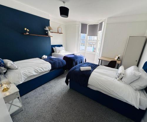 3 Bedrooms -5 minutes walk from Brighton Train Station - Contractors, Families, and Larger Groups - Sleeps 7