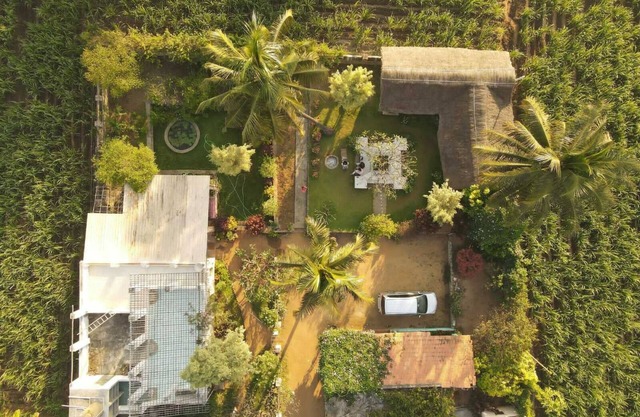 3 Bedrooms Agritourism In Hosapete