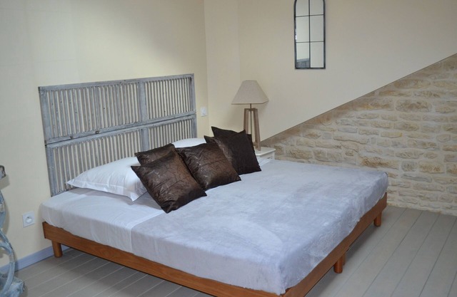 3 Bedrooms Apartment In Prissé-La-Charrière