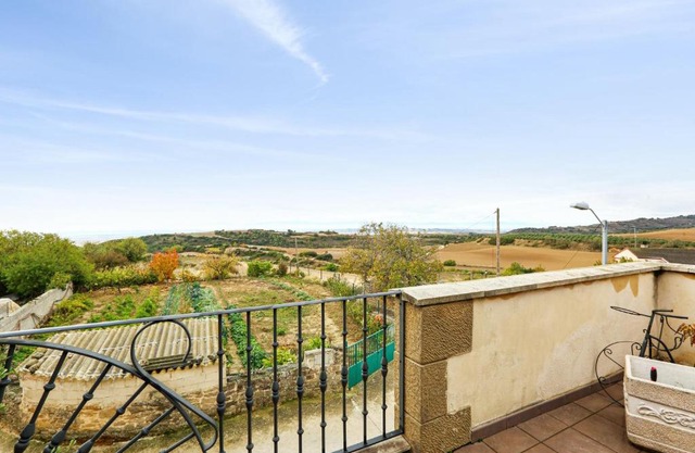 3 bedrooms house with furnished terrace at Arellano