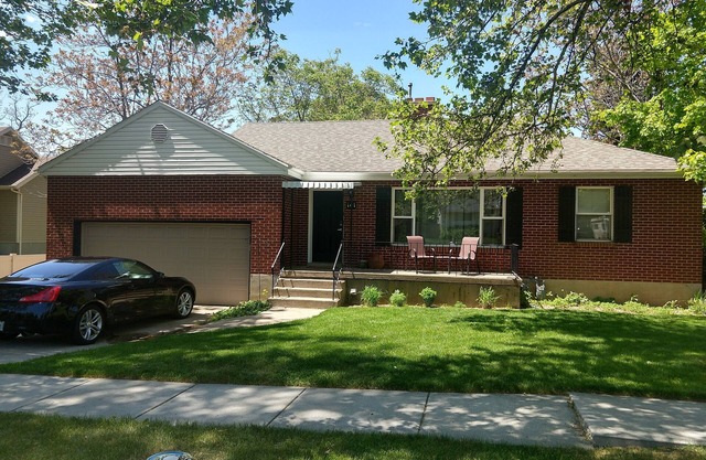 3 bedrooms with large backyard ~ Great for families!