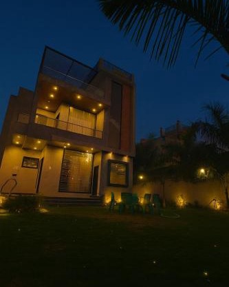 3 BHK Farm with 2 jacuzzi, Pool, Lawn & Mountain View