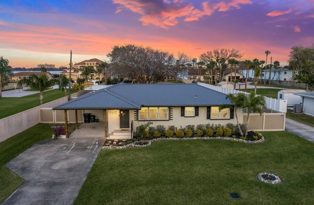 3 BR 2Ba home with hidden game room minutes from the beach