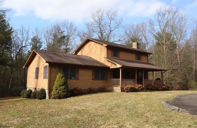 3 BR Glade Valley Home close to Golf Courses and Blue Ridge Parkway!