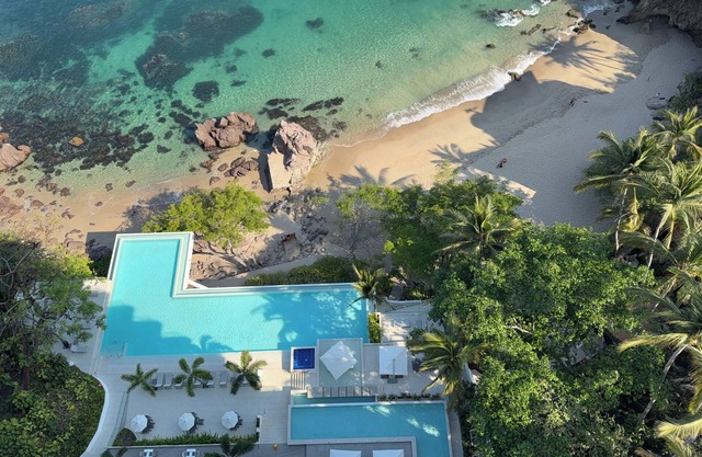 3 BR Sayan Beach 2500 SF Luxury Oceanfront Condo, 3 BR Sayan Oceanfront Luxury 2500 SF