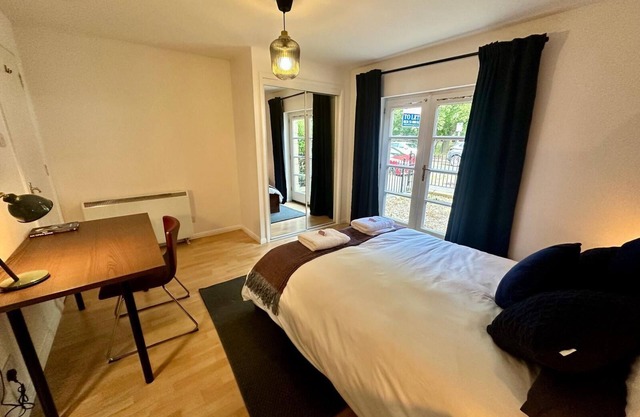 3 Double Bedroom Flat in Perfect Location for Edinburgh Festival + Free Parking