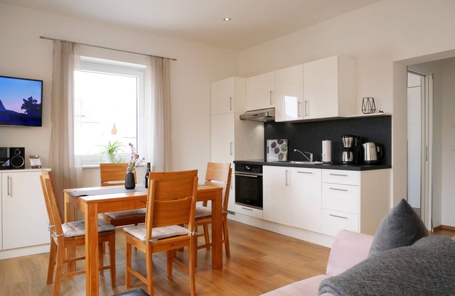 3. Ferienwohnung im OG mit 50 qm, 1 Wohn-/Schlafraum für max. 3 Personen