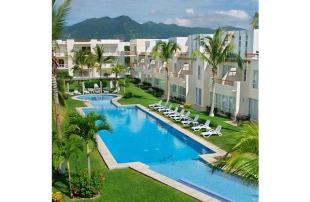 3 Floor Vacation Home