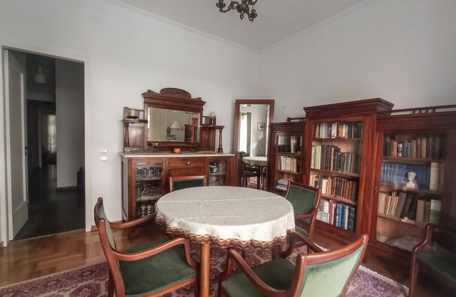3-Generations Athenian home at the foot of the Acropolis hill in Athen"s center