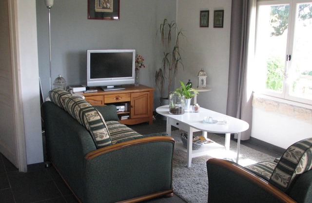 3 * gîte in the countryside of the Sioule valley with a view of the Auvergne volcanoes