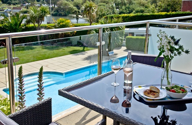 3 Goodrington Lodge - an apartment that sleeps 4 guests in 2 bedrooms
