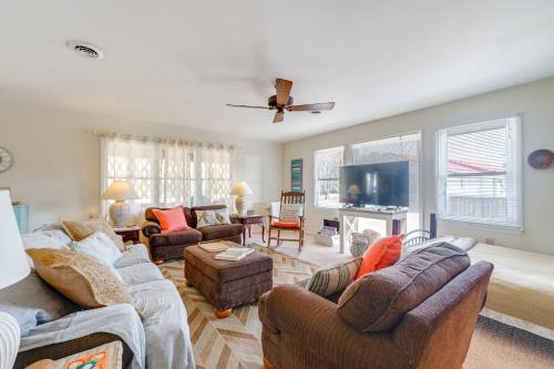 3 Mi to Beach Home with Fire Pit in Hampstead!