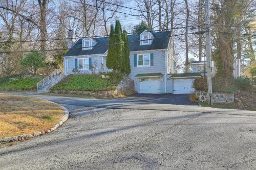 3 Mi to Downtown Spacious White Plains Home
