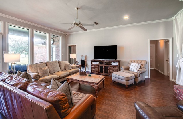 ~ 3 Mi to Dtwn: Aubrey Vacation Rental w/Patio!