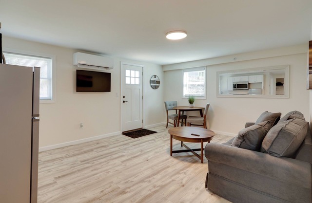 3 Mi to Onset Beach: Sleek Apartment in Wareham