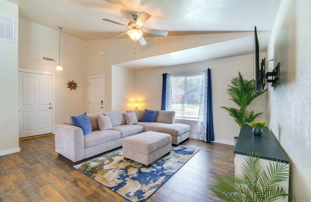 3 Mi to Riverside Park: Grants Pass Getaway!