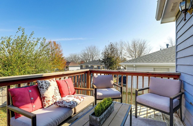 3 Mi to UNL & Memorial Stadium: Home w/Large Yard