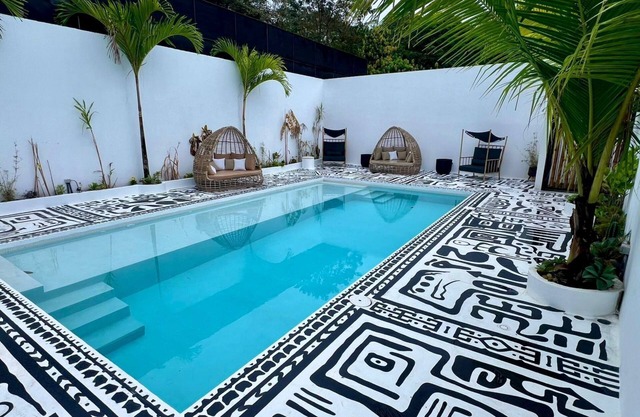 3 minutes from the tide pools &ocean with pool