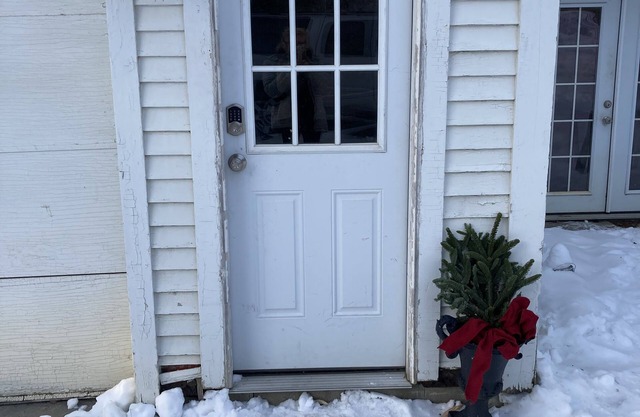 3 minutes to Stratton. Cozy 1 bedroom/1 bath apartment for 4. Private entrance