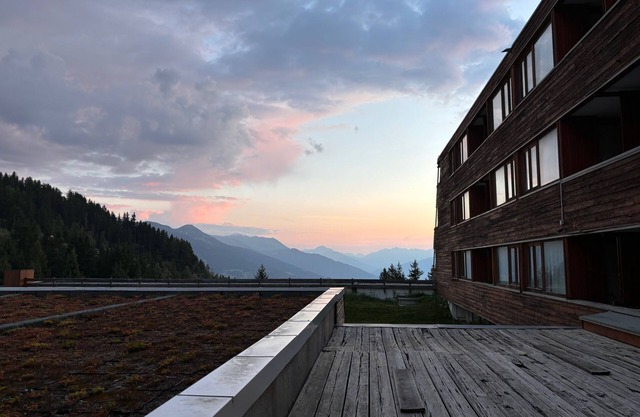 3 Real rooms 50 m2 at the foot of the slopes(French Ski School)and summer swimming pool