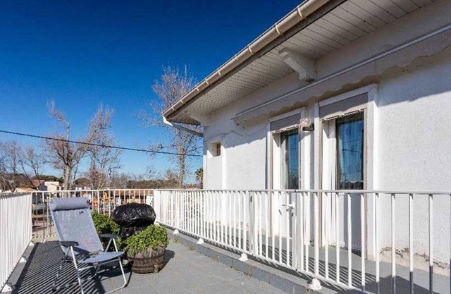 3-Room Apartment with Air Conditioning Near Market in Marseillan-Plage