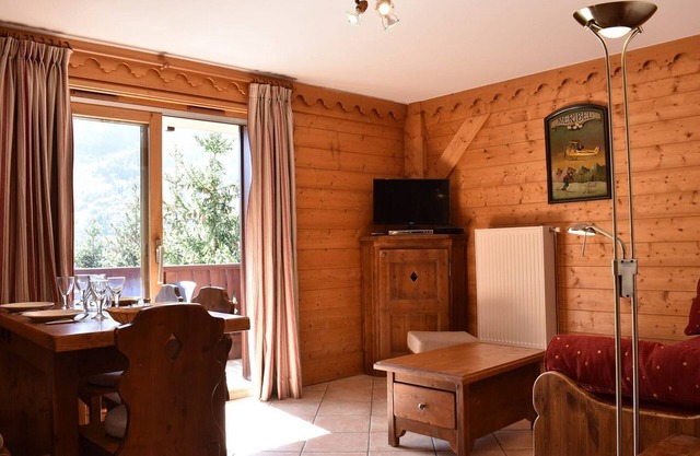 3-Room Apartment for 6 with Pool, Sauna, and Hammam in Méribel Village near Ski Lift
