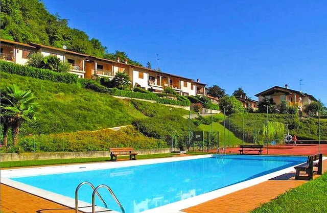 3-room apartment in a residence with pool and sunbathing lawn