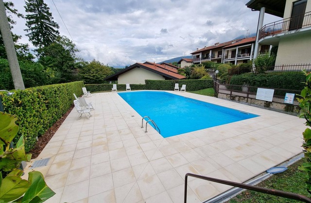 3-room corner house with garden, terrace and balcony in a well-kept residence with pool
