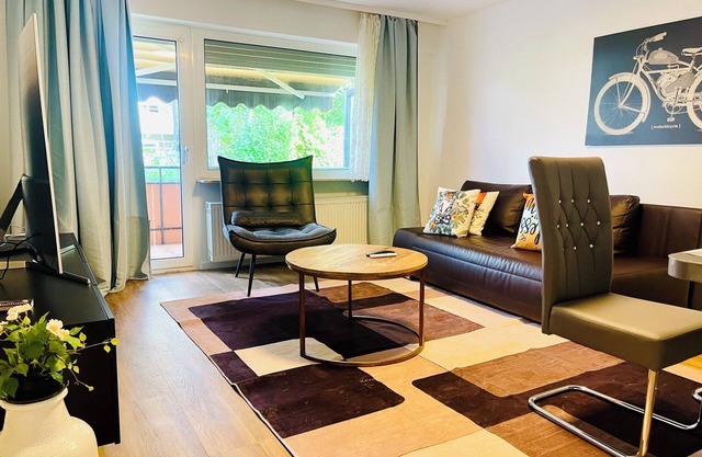 3 Room Apartment close to Airport and Fair(Up to 6 Guests, Garage, WiFi)