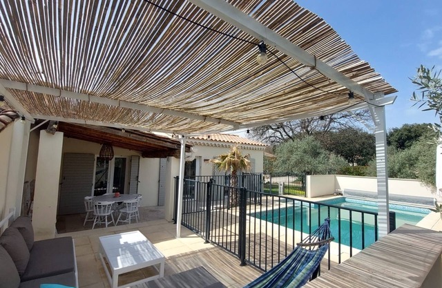 3* self-catering cottage on the edge of the vineyards with private pool