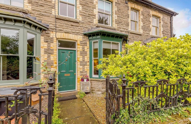3 St Mary's Villas - Two Bedroom House, Sleeps 5
