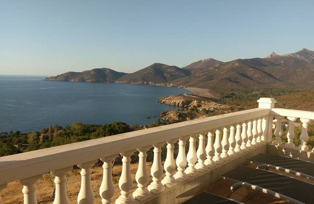 3-star, non-smoking villa with exceptional view of the Gulf of Galeria
