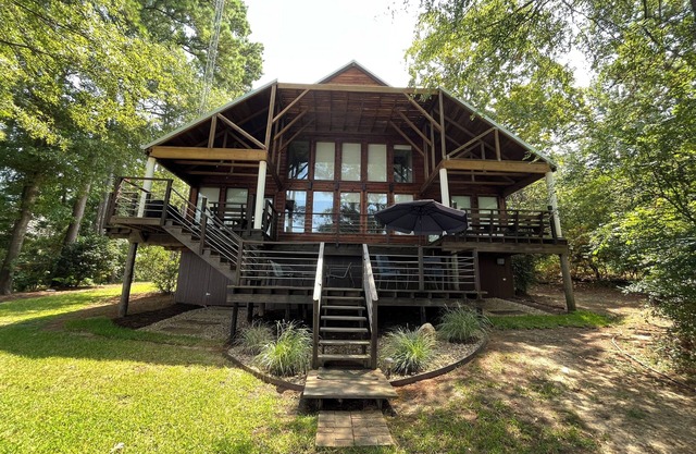 3 Story Peaceful Lakehouse on Lake Palestine-20 mins from Tyler/2 hrs from DFW