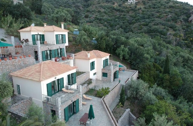 3 Villas with Sea View and beach front
