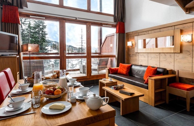 300m from resort center, fitness, swimming pool, sauna, hammam, terrace, balcony, tv, ski locker