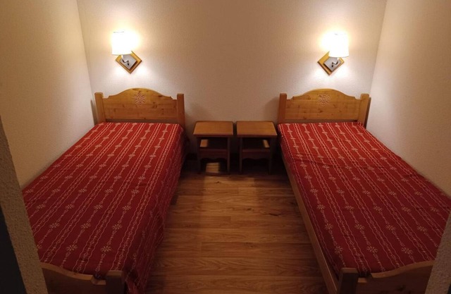 300m from shops, Ground floor, view mountain, terrace, parking, tv, ski locker, 42m²