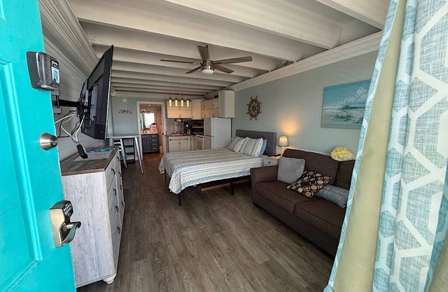 308 FTB low floor condo beachfront with pool