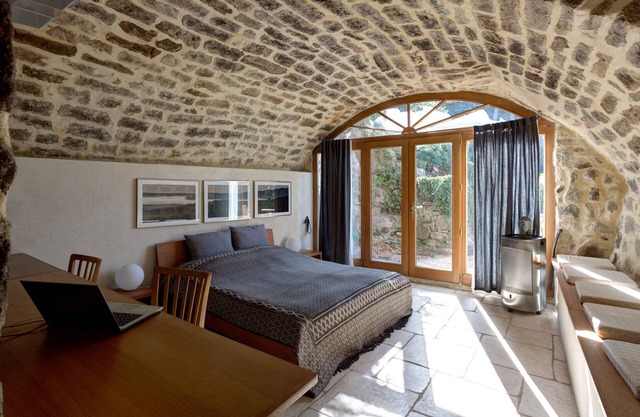 350 year-old sandstone house with a beautiful view of the valley in unspoilt nature