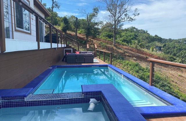 3bd. 2 bth island house w/breathtaking ocean views! Pool, Hottub, Walk to beach!