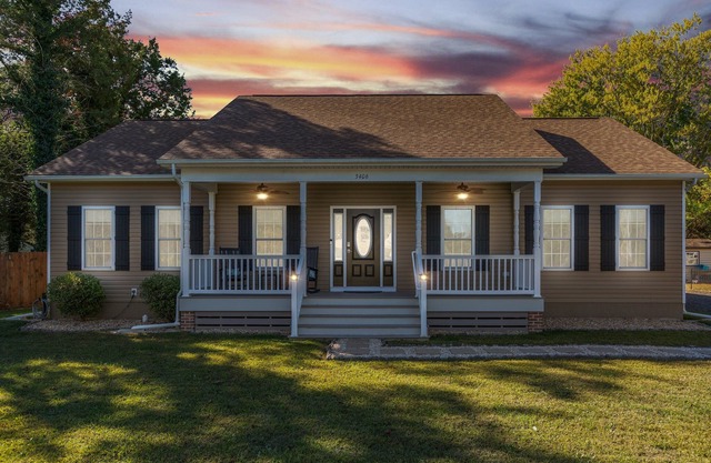 3BD, 2BA Home w/Hot Tub