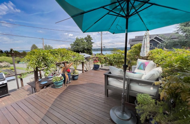 3bd w/Lake Views and Chef's Kitchen