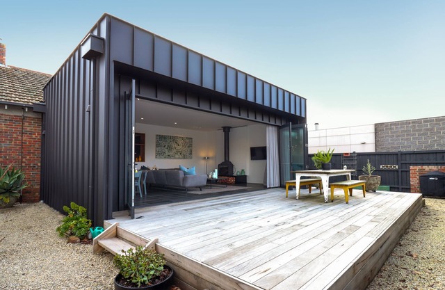 3BED| 3BATH| WOOD FIRE| AIR-CON | SLEEPS 8 | OFF STREET PARKING | PET FRIENDLY