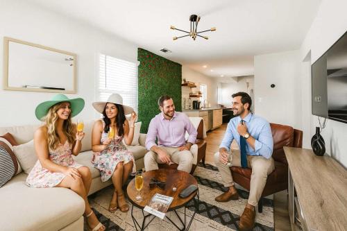 3BR 2BA Derby Home Walk to Churchill Free Parking