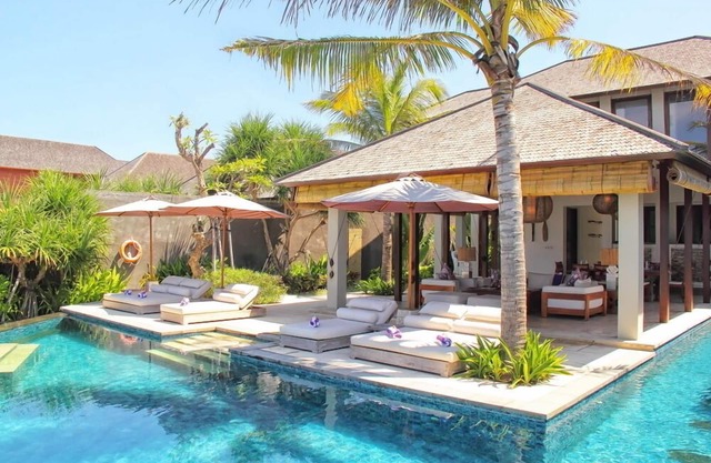 3BR Beach Front Villa In Pabean Beach! 9Min Drive To Bali Safari and Marine Park