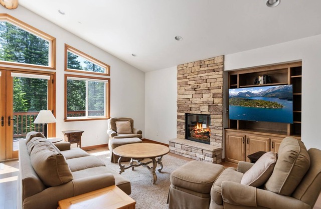 3BR Cabin 4 Min to Slopes and Beach