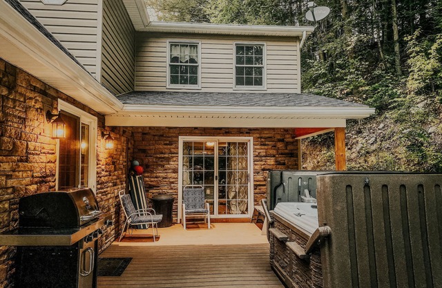 3BR Cozy Country Cabin w/Hot Tub near Penns Creek