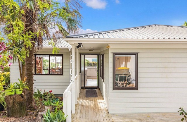 3BR Family Home with Patio in Massey
