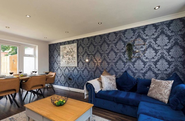 3BR Hazel House, Crawley